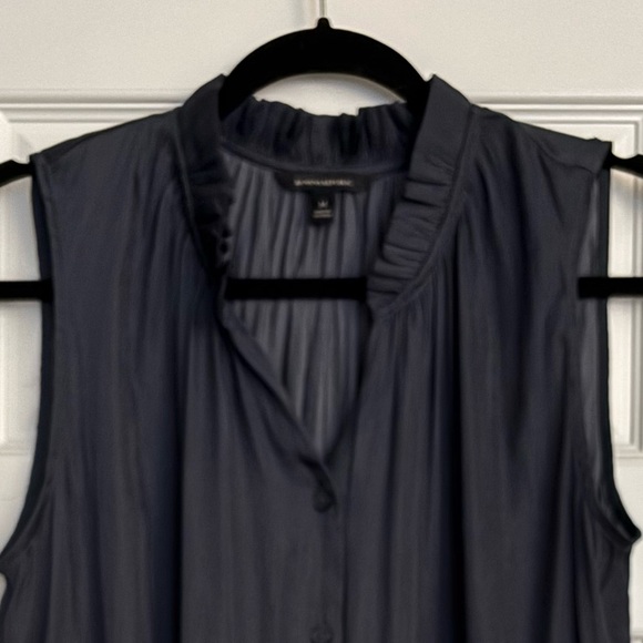Banana Republic Blue Sleeveless blouse size‎ Medium - Picture 4 of 8